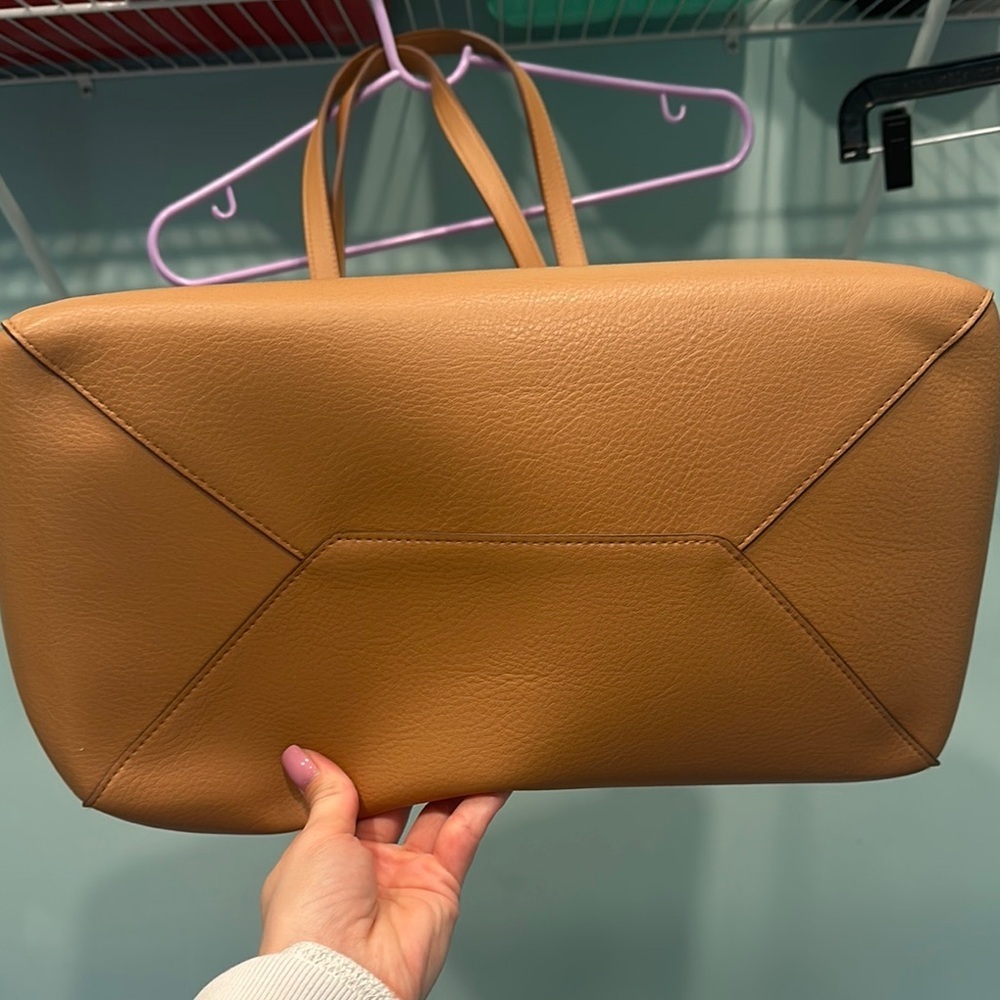 Elegant Tan Tote Bag - Picture 3 of 6